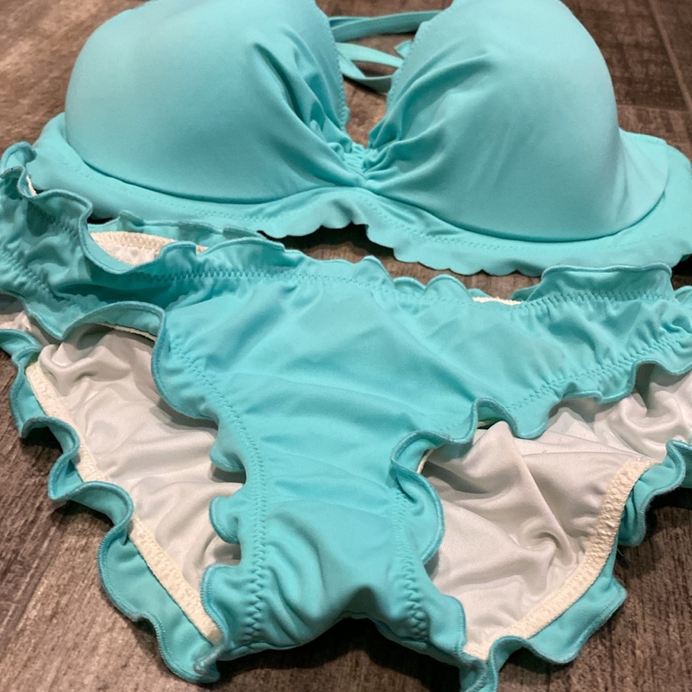 VICTORIA’s Secret bikini - Picture 2 of 9
